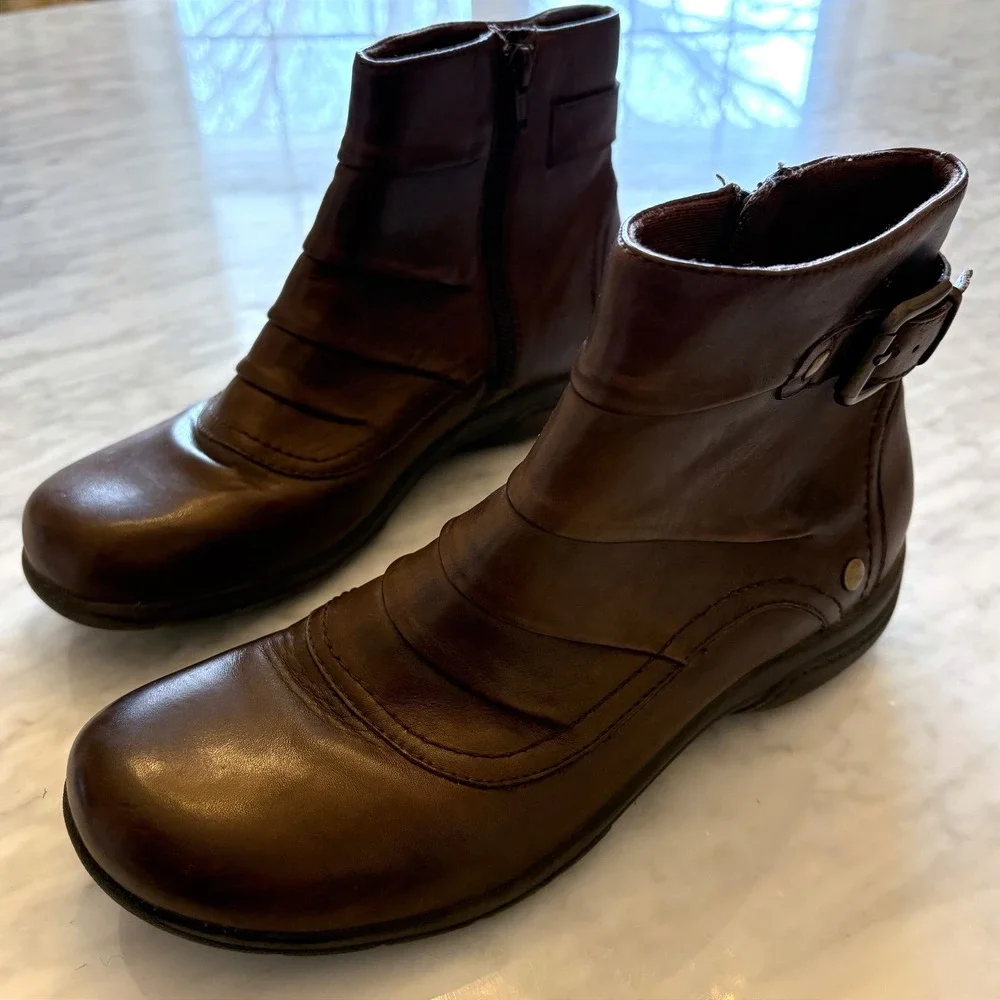 Clarks Brown Leather Ruched Ankle Boots Side Zip Buckle Comfort Womens‎ 9.5 M